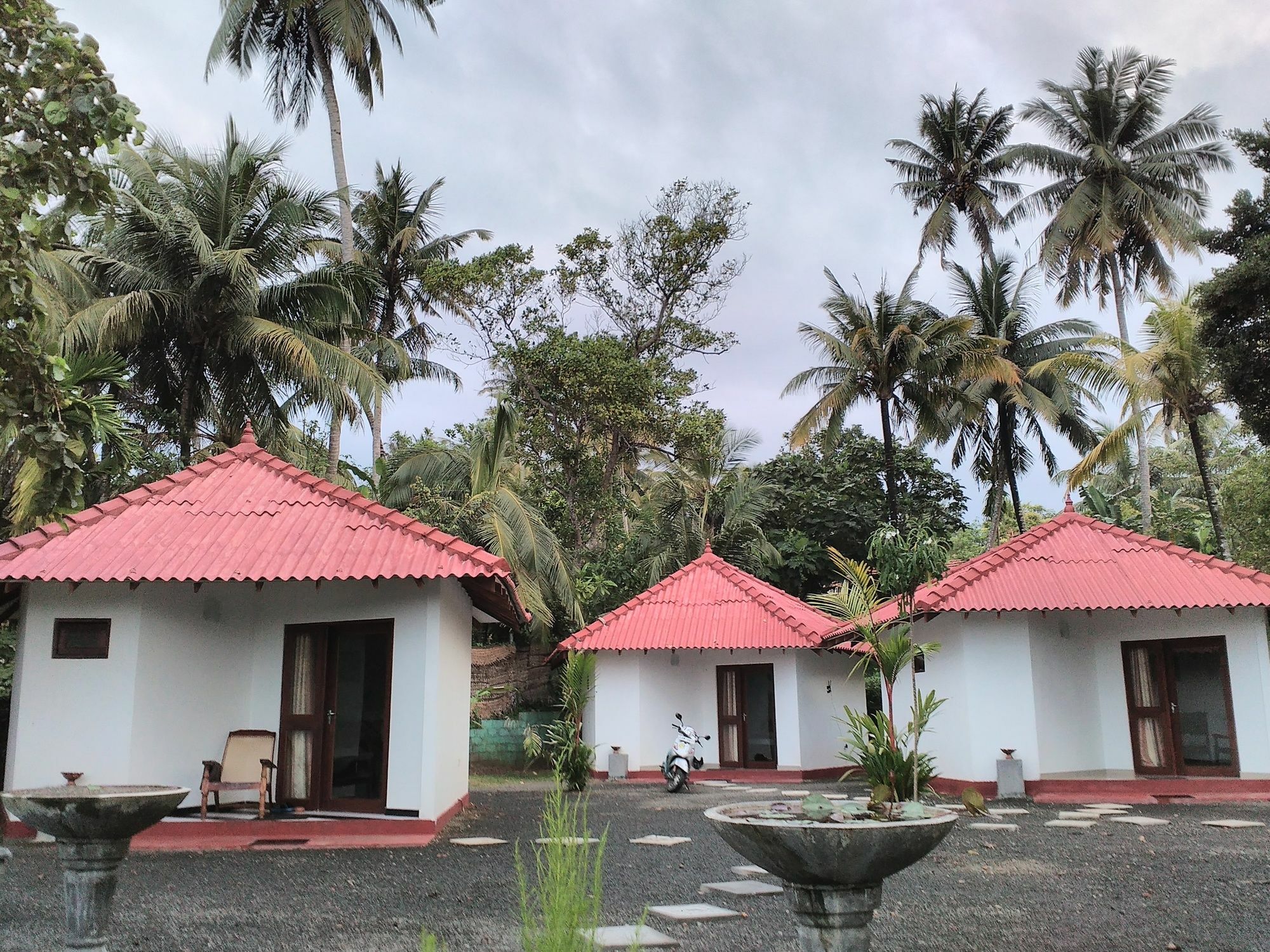 Blue Whale Lagoon Resort Ahangama Exterior photo