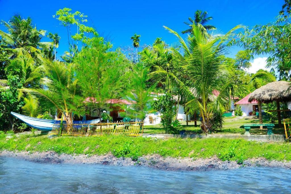 Blue Whale Lagoon Resort Ahangama Exterior photo